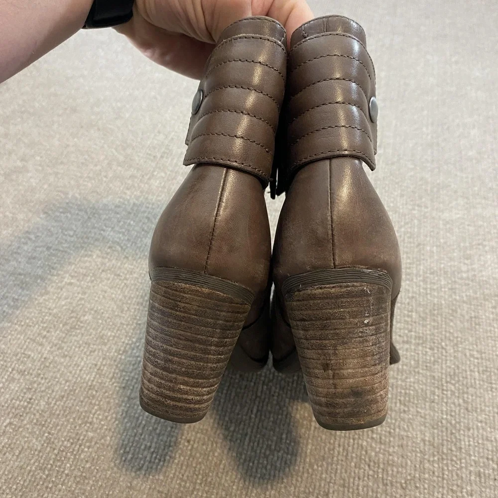 Clarks Booties Womens Size 8.5 Brown Suede Ankle Zip Block‎ Heel 26110635M